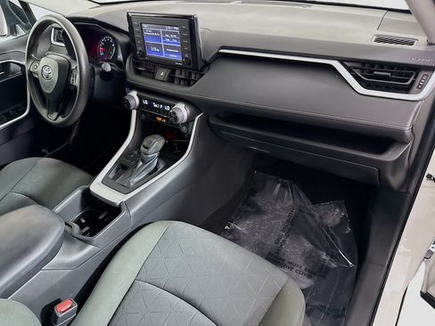 Used 2022 Toyota RAV4 XLE w/ Convenience Package FWD image 30