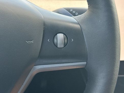 Used 2023 Tesla Model Y Long Range AWD/4WD image 31