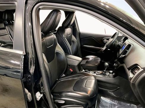 Used 2019 Jeep Cherokee Latitude Plus w/ Cold Weather Group image 7