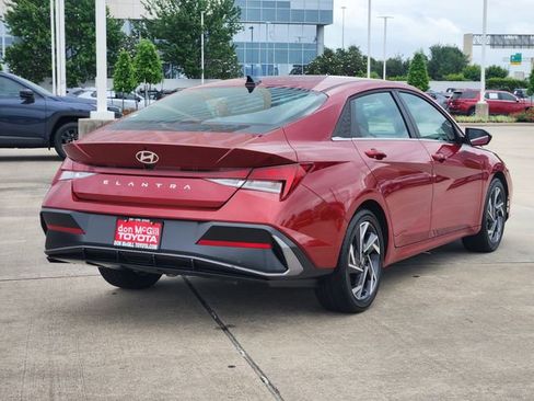 Used 2025 Hyundai Elantra SEL FWD image 5