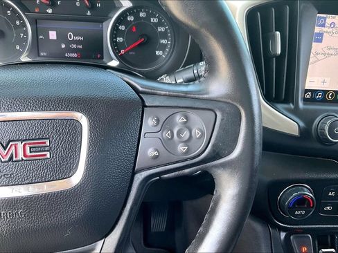 Used 2020 GMC Terrain Denali w/ Denali Premium Package FWD image 12