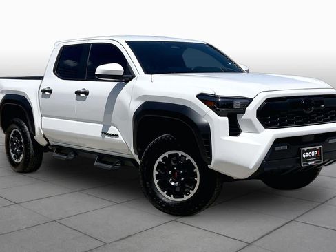 Used 2025 Toyota Tacoma TRD Off-Road AWD/4WD image 3
