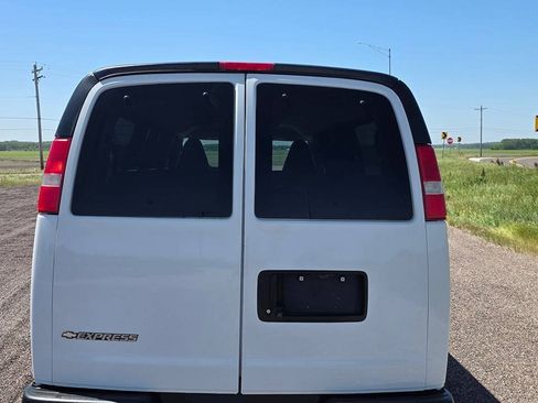 Used 2020 Chevrolet Express 3500 LT w/ LT Preferred Equipment Group RWD image 8