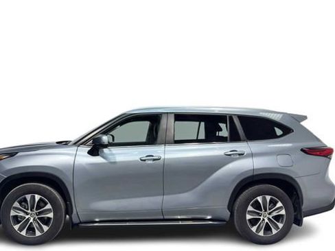 Used 2023 Toyota Highlander XLE image 1