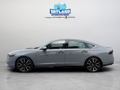 Used 2024 Honda Accord Touring image 2