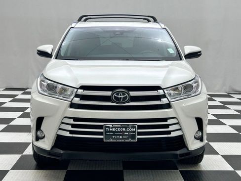 Used 2017 Toyota Highlander XLE image 3