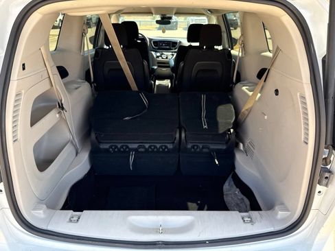 Used 2023 Chrysler Voyager LX FWD image 10