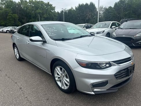 Used 2017 Chevrolet Malibu LT FWD image 3