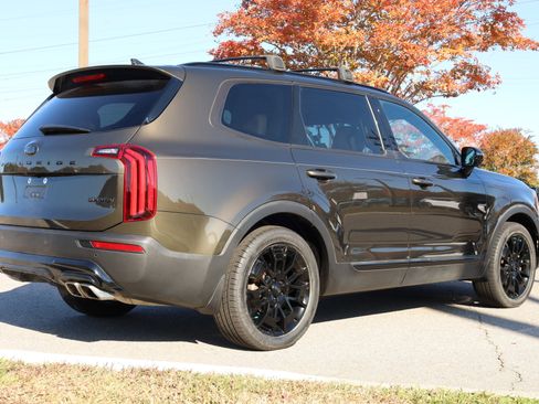 Used 2021 Kia Telluride SX w/ SX Prestige Package image 3