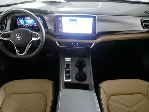 Certified 2025 Volkswagen Atlas Cross Sport SE image 10