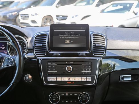 Used 2018 Mercedes-Benz GLS 550 4MATIC image 11