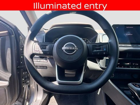Used 2023 Nissan Rogue SV FWD image 11