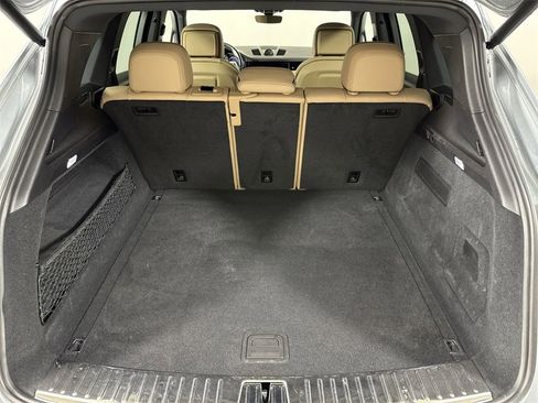 Certified 2023 Porsche Cayenne Platinum Edition image 21