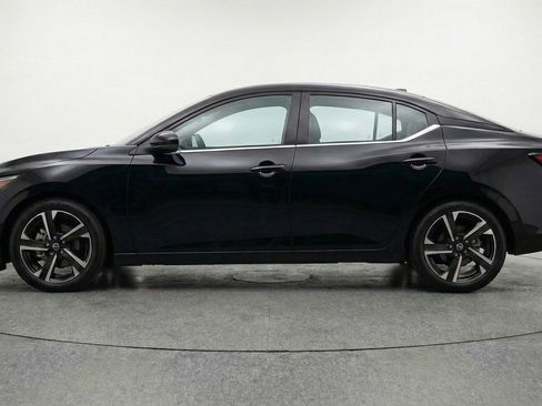 Used 2025 Nissan Sentra SV image 5