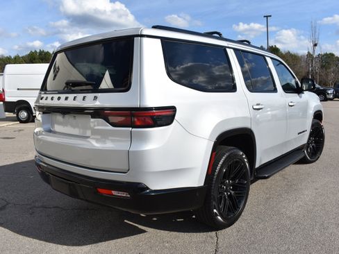 Used 2024 Jeep Wagoneer Series II w/ Convenience Group I image 9