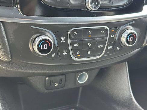 Used 2023 Chevrolet Traverse LT AWD/4WD image 26
