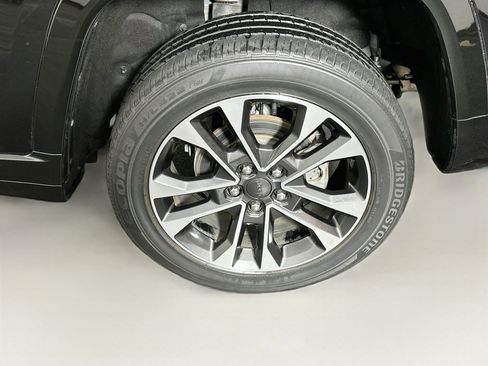 Used 2022 Jeep Grand Cherokee Overland w/ Luxury Tech Group IV RWD image 11