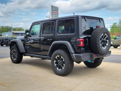 Used 2025 Jeep Wrangler Unlimited Rubicon 4xe w/ Convenience Group AWD/4WD image 3