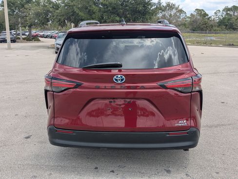 Used 2022 Toyota Sienna XLE FWD image 7
