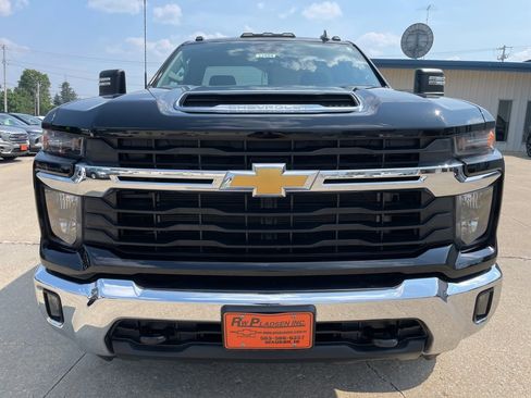 Used 2024 Chevrolet Silverado 2500 LT w/ Convenience Package image 21