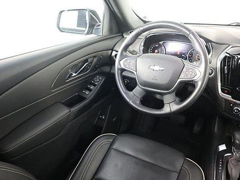Used 2022 Chevrolet Traverse Premier image 17