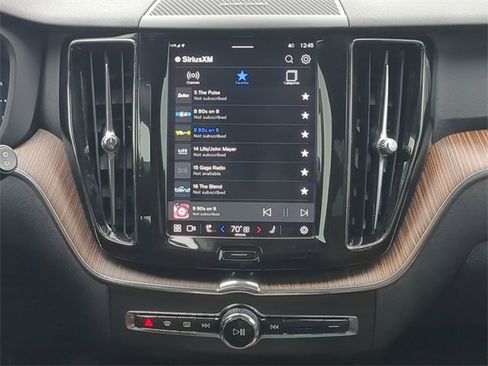 Used 2022 Volvo XC60 B5 Momentum w/ Advanced Package image 17