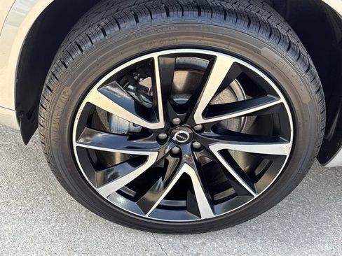 Used 2024 Volvo XC90 B5 Plus AWD/4WD image 14