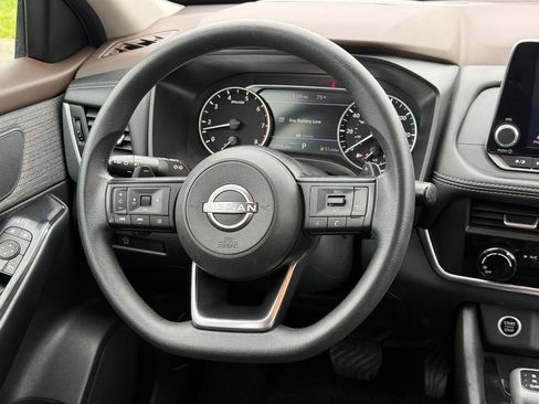 Used 2023 Nissan Rogue S AWD/4WD image 12