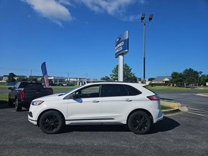 Used 2022 Ford Edge SE w/ Black Appearance Package