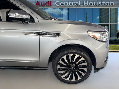 Used 2022 Lincoln Navigator Black Label image 12