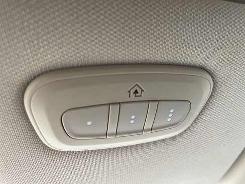 Used 2017 Jeep Cherokee Limited image 32