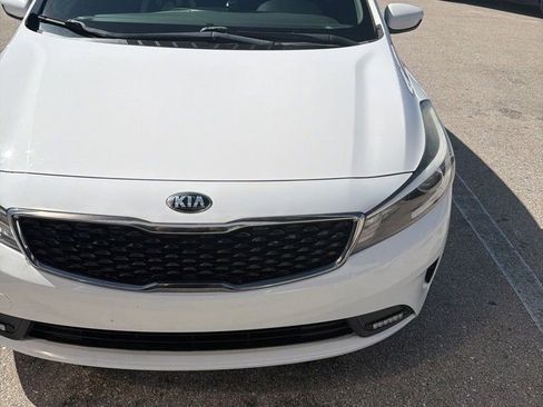 Used 2017 Kia Forte LX image 3