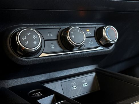 Used 2025 Nissan Kicks S image 14