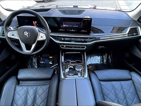 Used 2024 BMW X7 xDrive40i image 29