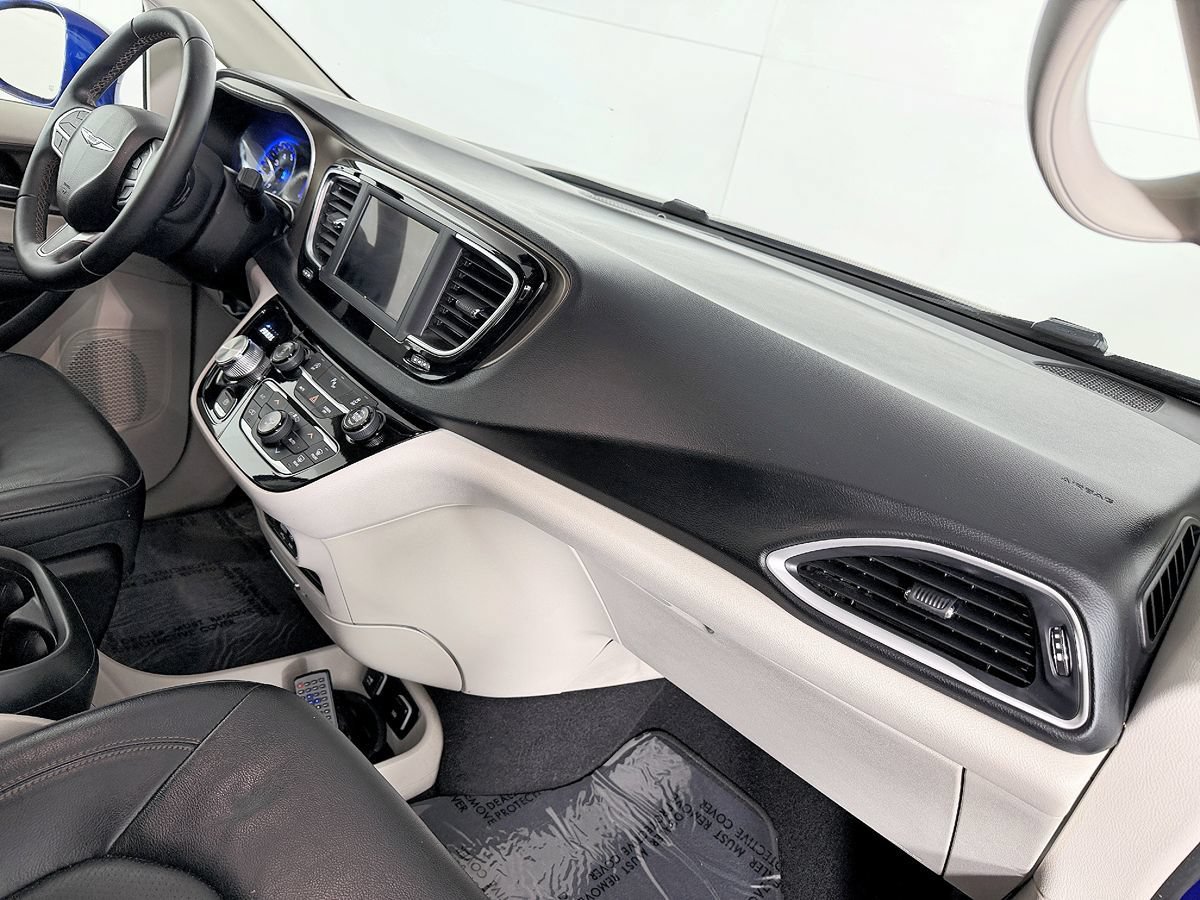Used 2018 Chrysler Pacifica Touring-L w/ Tire & Wheel Group FWD image 49