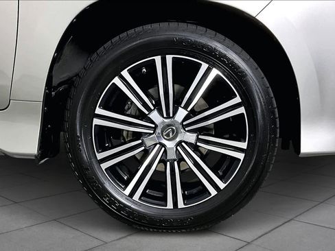 Used 2021 Lexus LX 570 4WD w/ 3rd Row & Luxury Pkg image 10