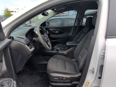 Used 2022 GMC Terrain SLE w/ Driver Convenience Package FWD image 9