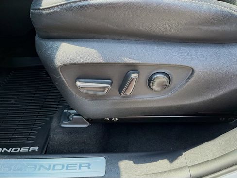 Used 2020 Toyota Highlander Limited AWD/4WD image 3