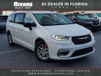 Used 2024 Chrysler Pacifica Touring-L video 1