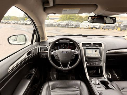 Used 2018 Ford Fusion SE w/ Equipment Group 602A FWD image 25