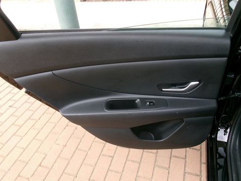 Used 2022 Hyundai Elantra Limited image 41