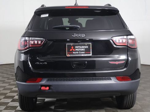 Used 2022 Jeep Compass Trailhawk w/ Trailhawk Convenience Group AWD/4WD image 11