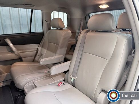 Used 2013 Toyota Highlander SE image 20