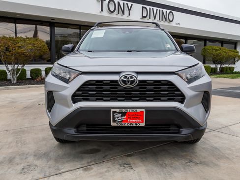 Used 2021 Toyota RAV4 LE image 3