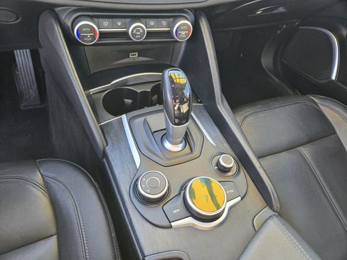 Used 2019 Alfa Romeo Giulia RWD image 18