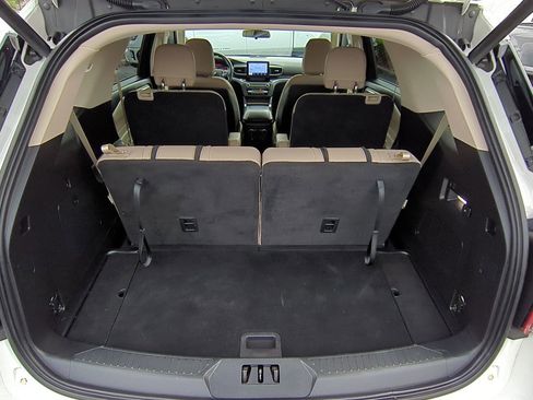 Used 2020 Ford Explorer XLT w/ Equipment Group 202A image 13