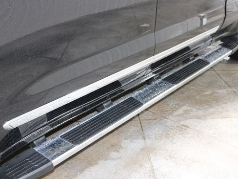 Used 2025 Chevrolet Silverado 1500 High Country AWD/4WD image 19
