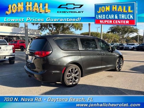 Used 2019 Chrysler Pacifica Limited image 8