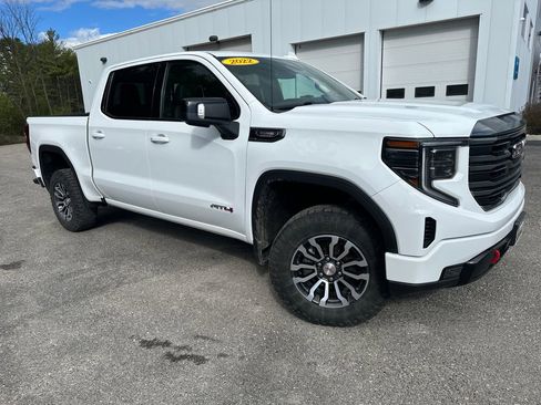 Used 2022 GMC Sierra 1500 AT4 w/ AT4 Preferred Package AWD/4WD image 7