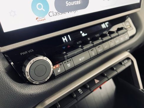 Used 2025 Toyota Tundra Limited image 30